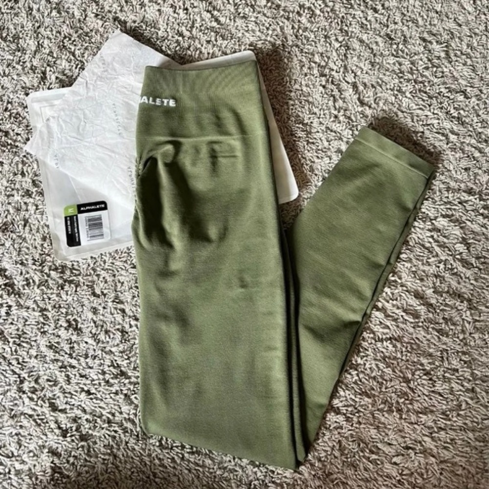 *SOLD* Alphalete Amplify Leggings *SOLD*